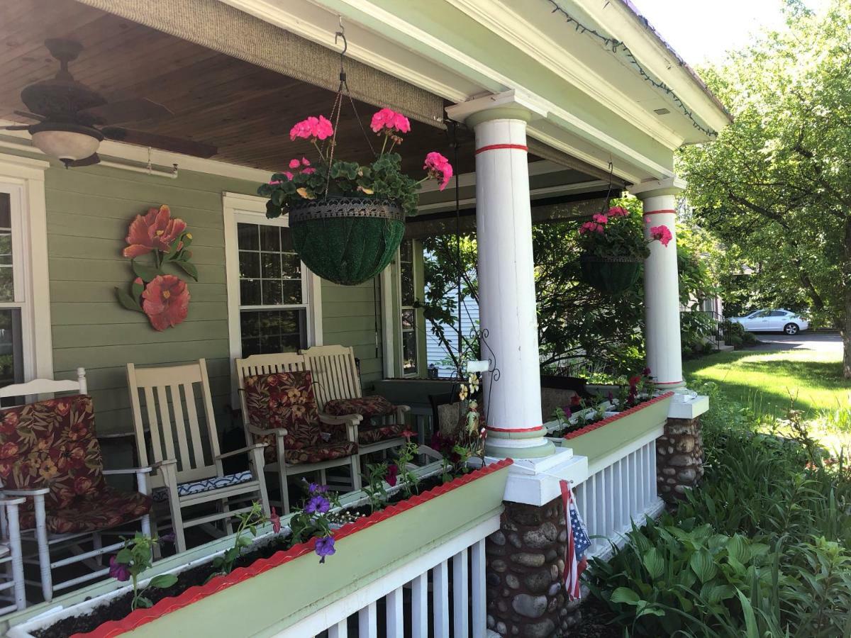 The Red Hook Country Inn, An "Old Rhinebeck" Bed & Breakfast Exterior foto